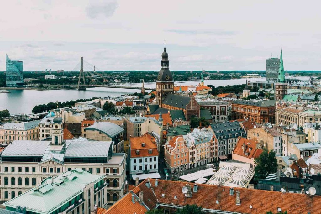 budgeting for mobile data costs in latvia